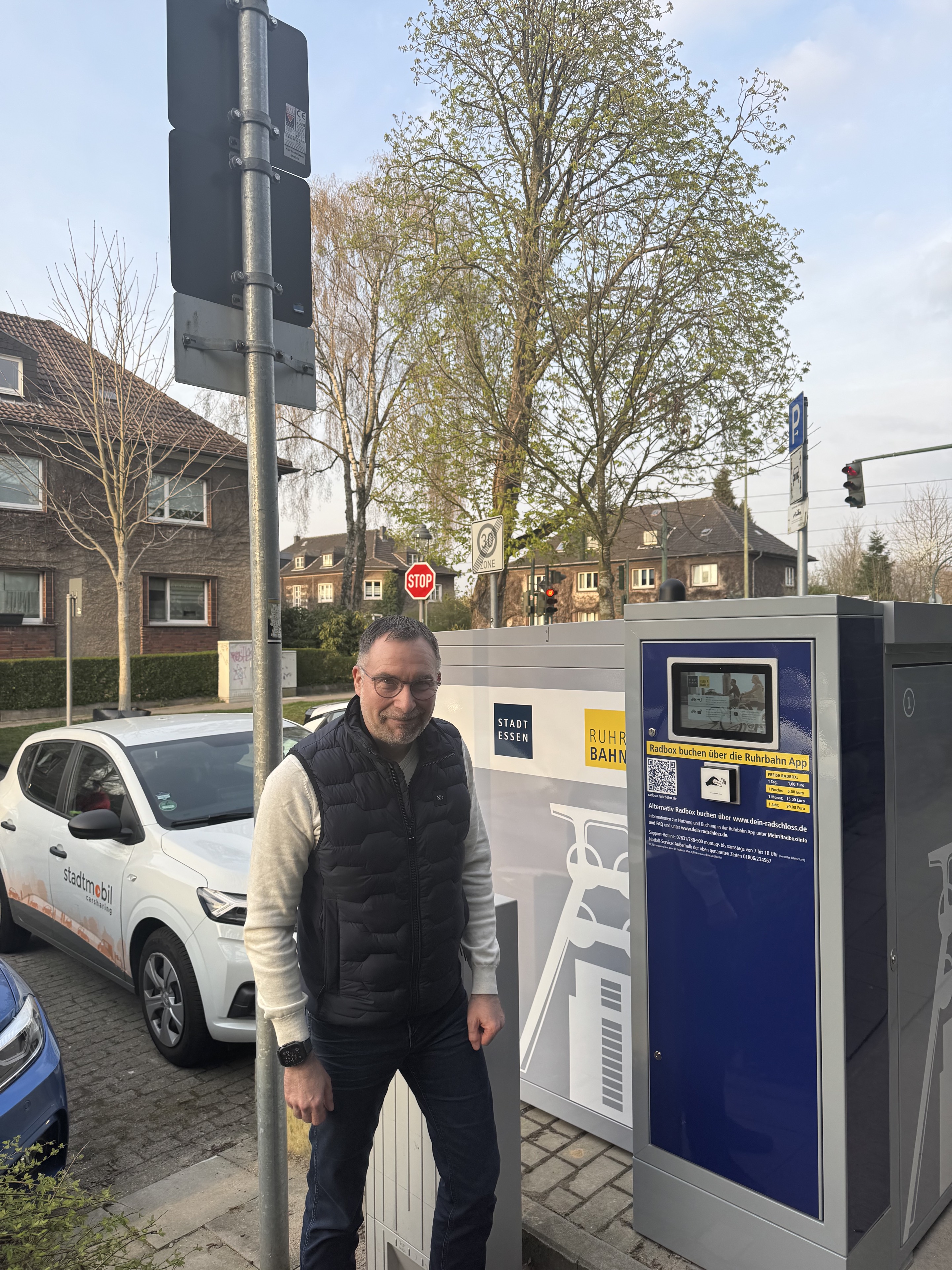 Michael Manderscheid an der Fahrradgarage von Stadt Essen und Ruhrbahn