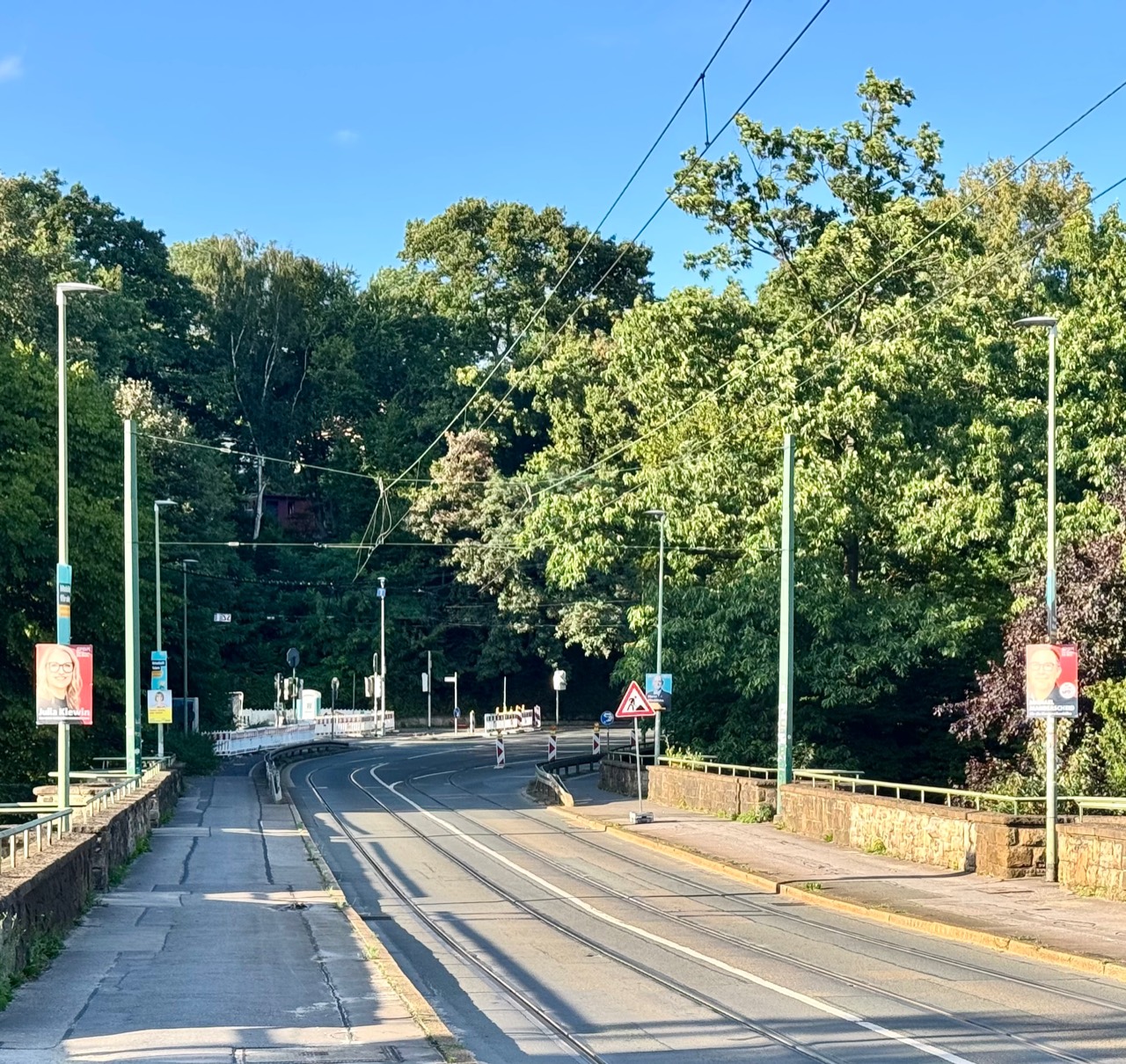 Blick auf die historische Margarethenbrücke über dem Mühlbachtal