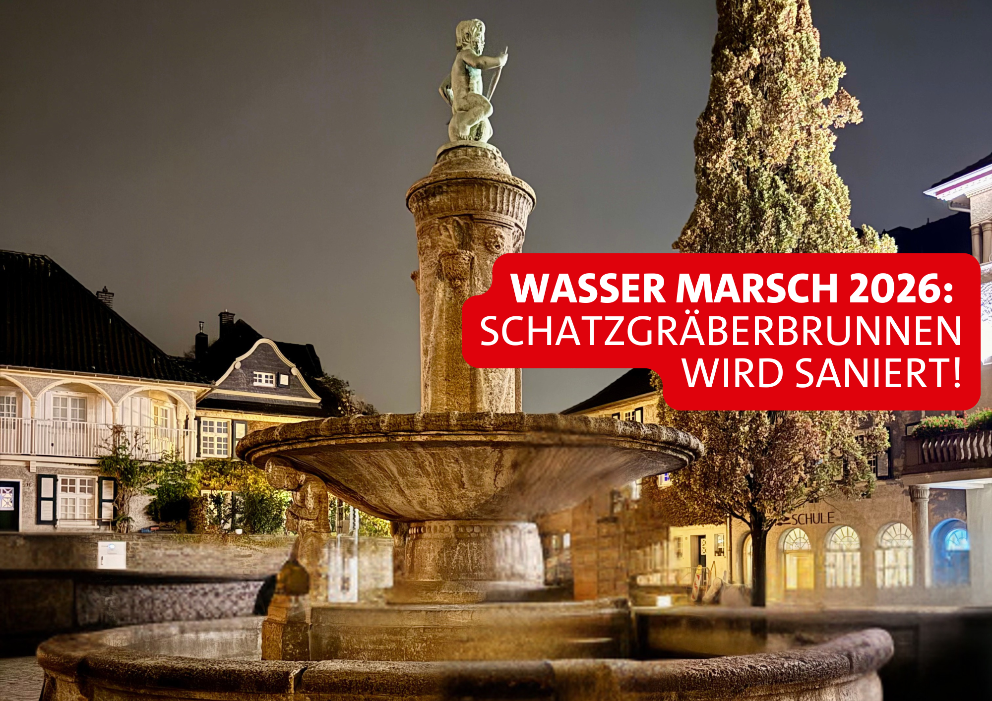 Nächtliche Nahaufnahme des Schatzgräberbrunnens mit dem Hinweis Wasser marsch 2026